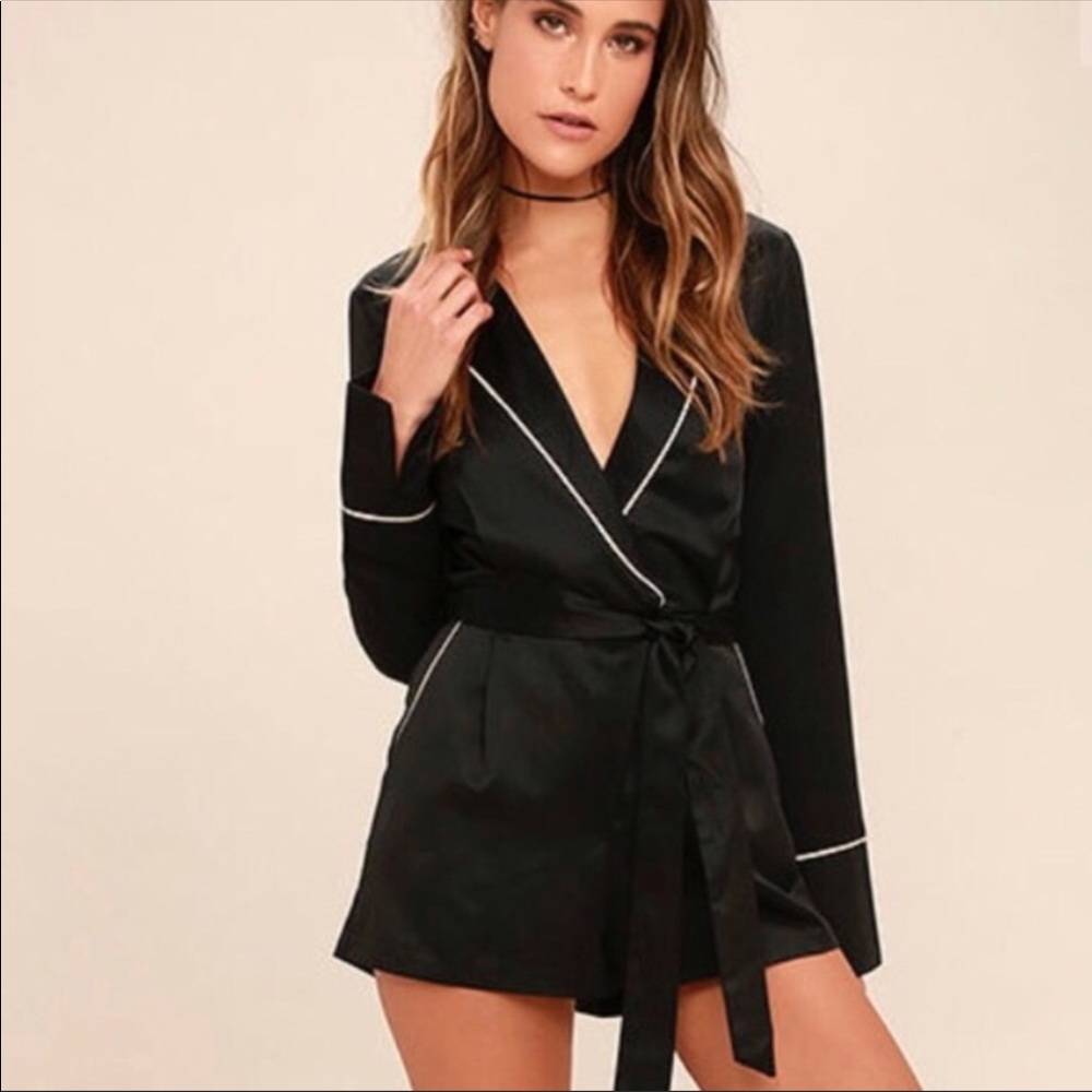 ISO!!!Lulu’s Black long sleeve romper
